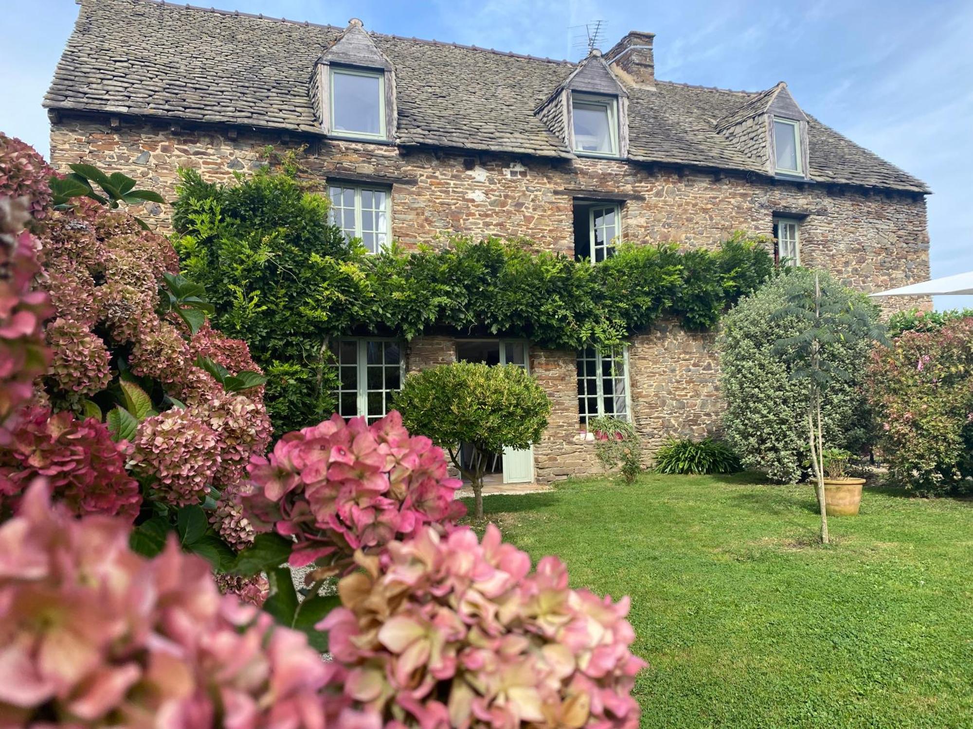 La Clef Du Four Bed & Breakfast Plesder Eksteriør bilde