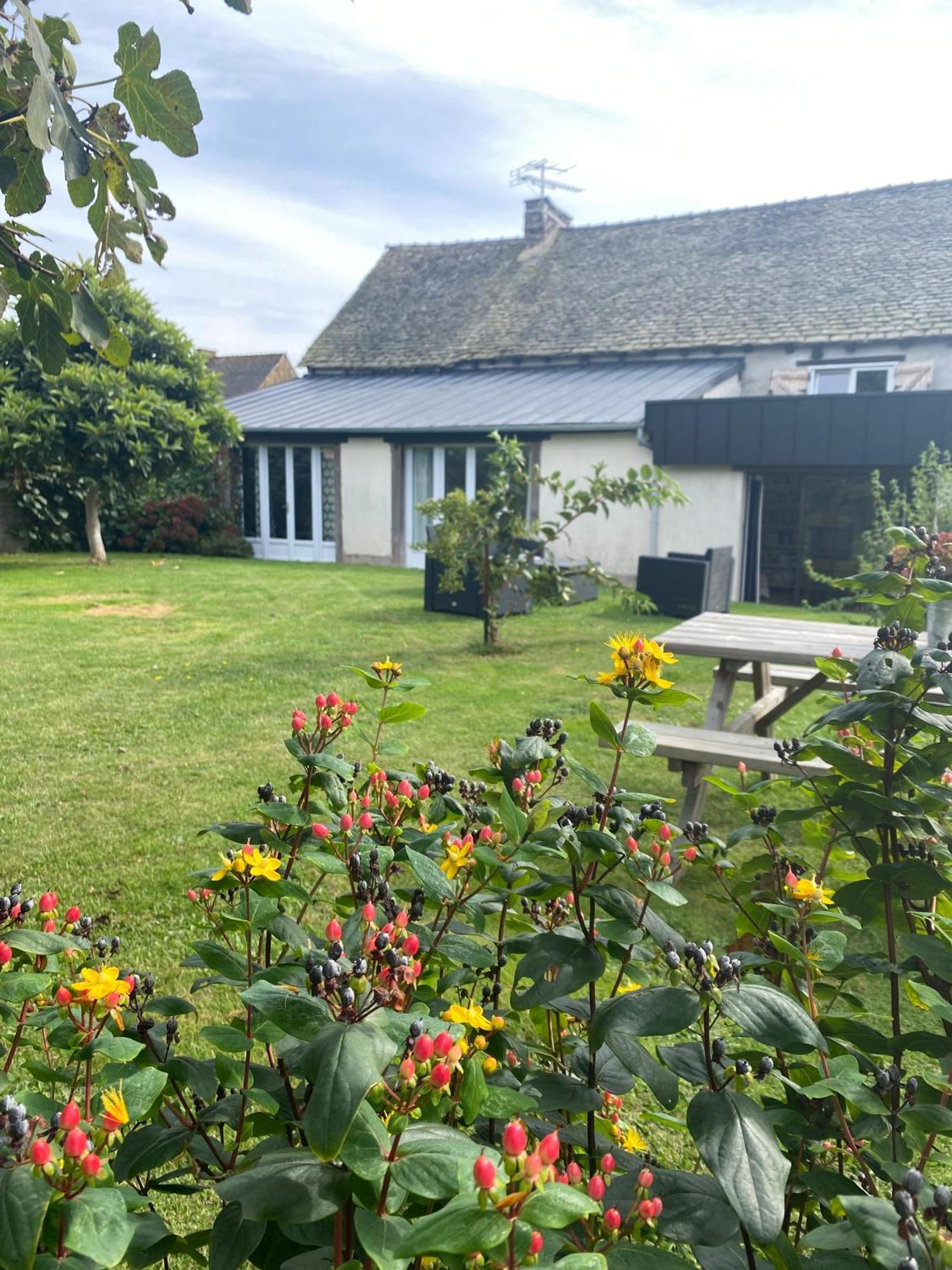 La Clef Du Four Bed & Breakfast Plesder Eksteriør bilde