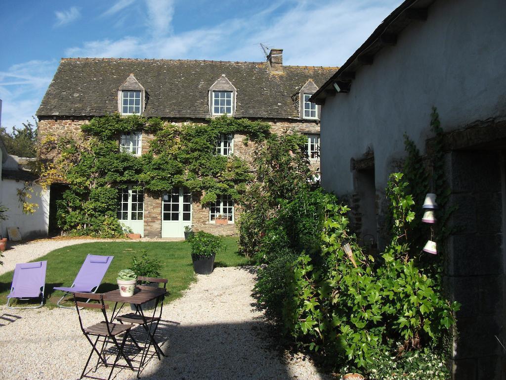 La Clef Du Four Bed & Breakfast Plesder Eksteriør bilde