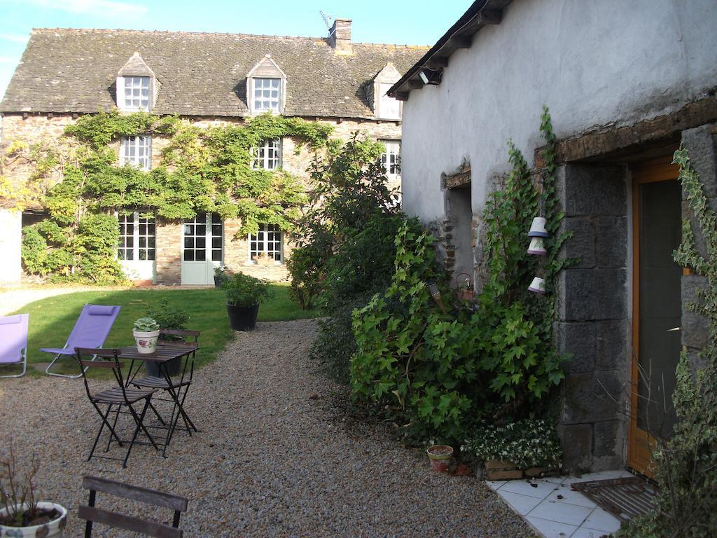 La Clef Du Four Bed & Breakfast Plesder Eksteriør bilde